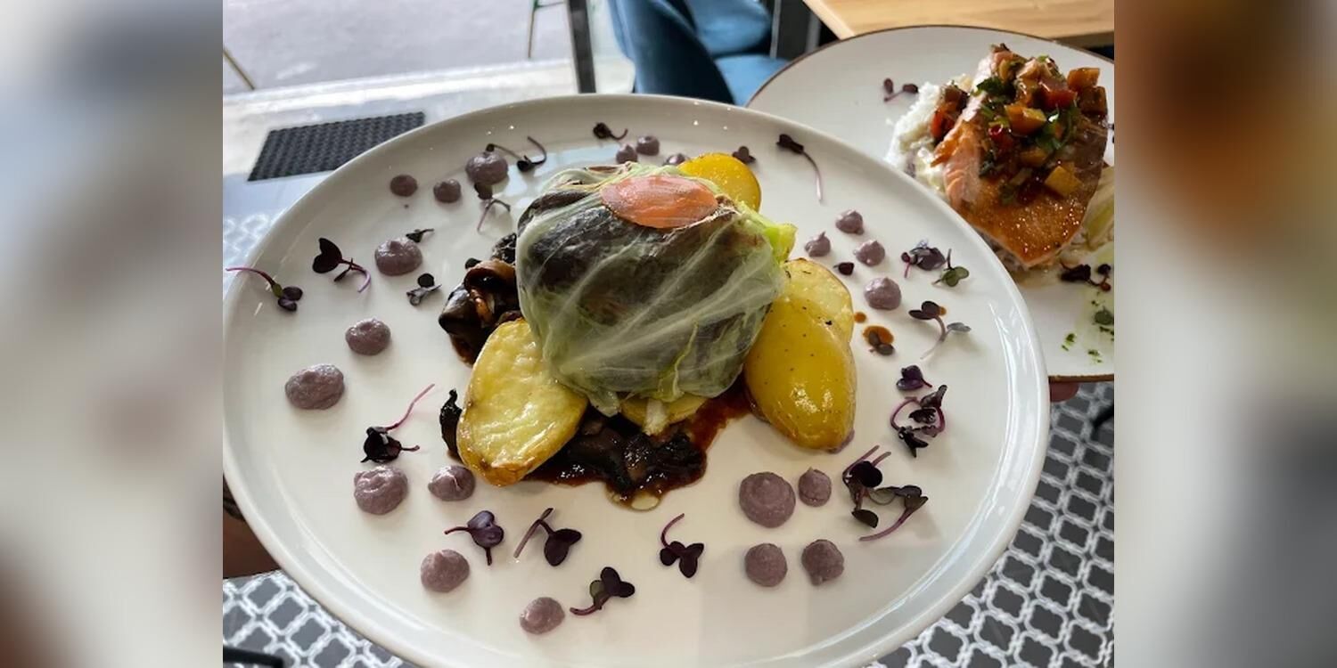 Le Rostand, restaurant