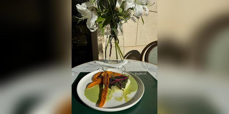 Le Rostand, restaurant