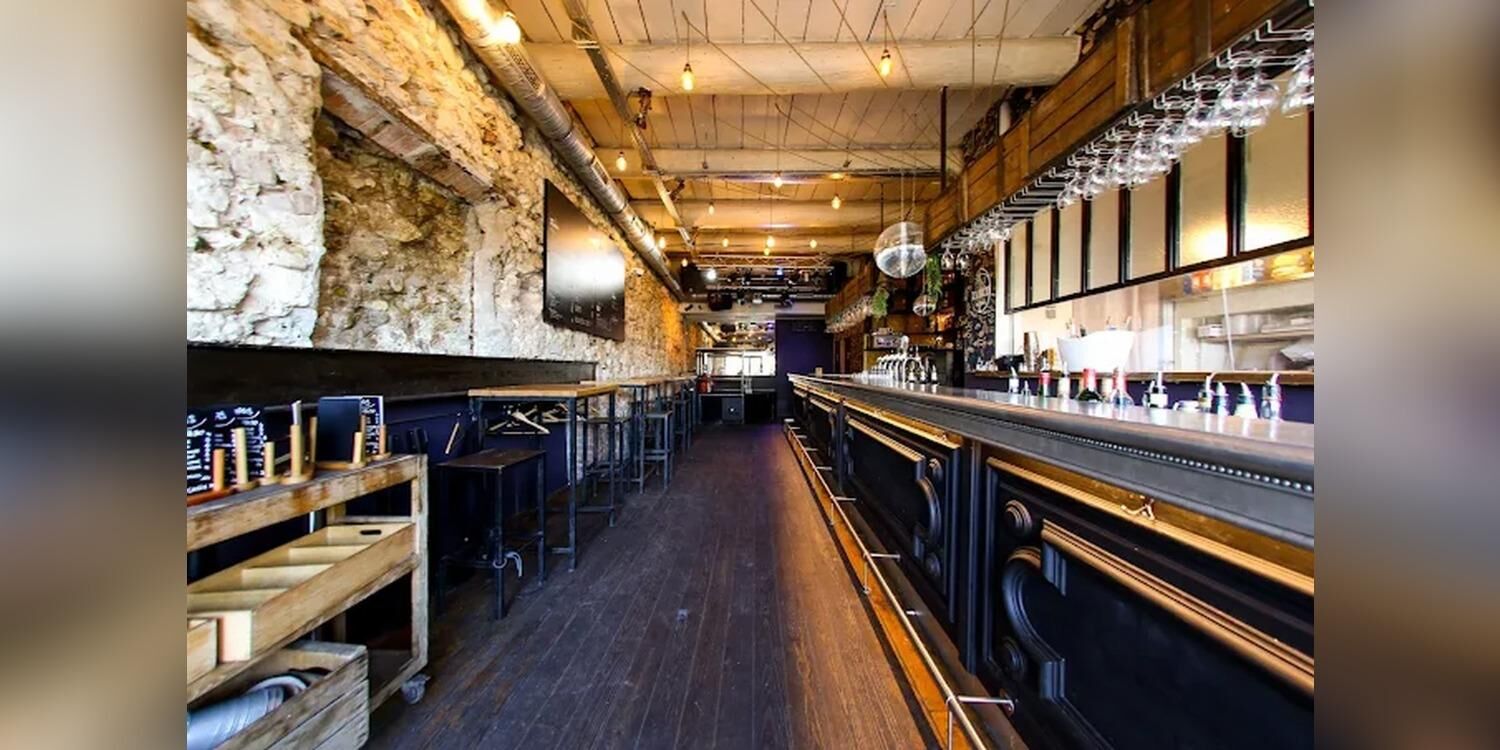 Nul Part Ailleurs Bar, bar