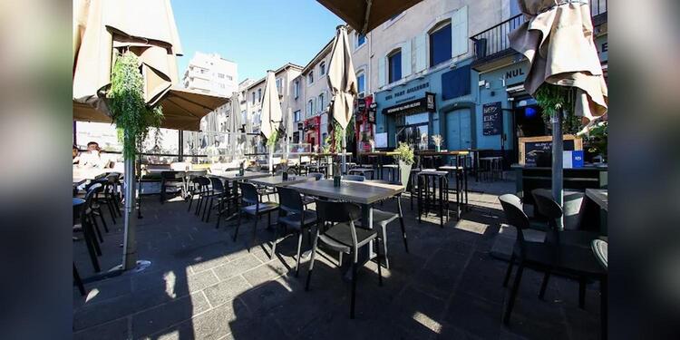 Nul Part Ailleurs Bar, bar