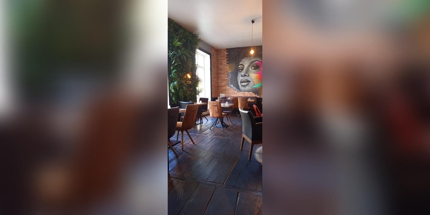 Manhattan Café, restaurant
