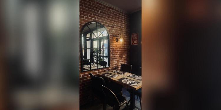 Manhattan Café, restaurant