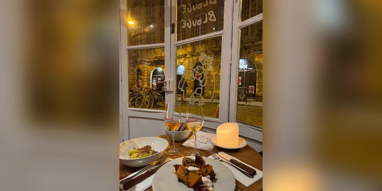 Blouge, bar