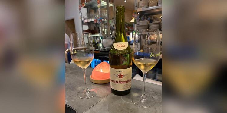 Blouge, bar