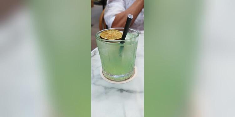 Chez Henri, bar