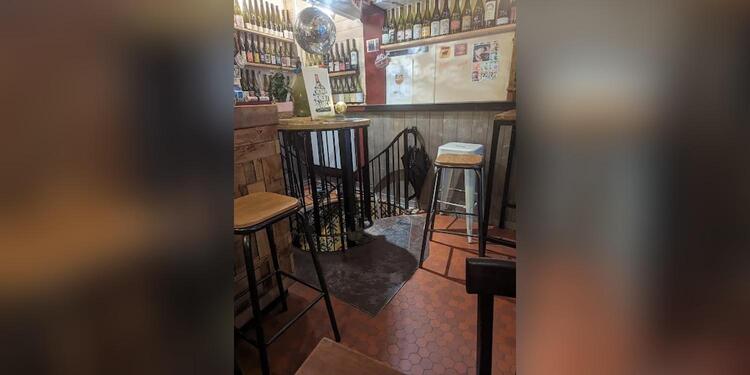 Dame Jeanne, bar
