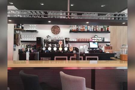 LE LODGE Bar & Brasserie, Bar Lorient  #0