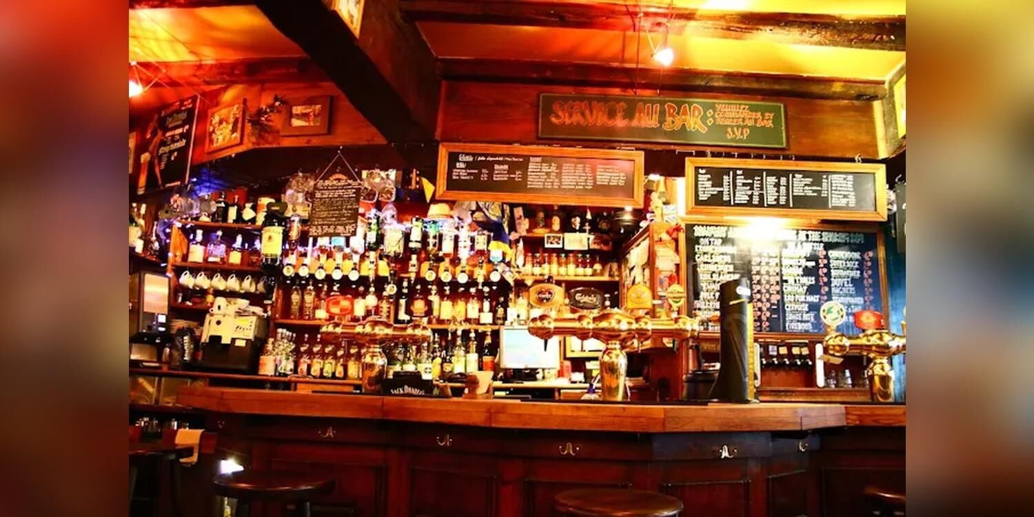 The Smoking Dog, bar