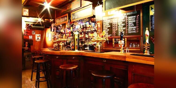 The Smoking Dog, bar
