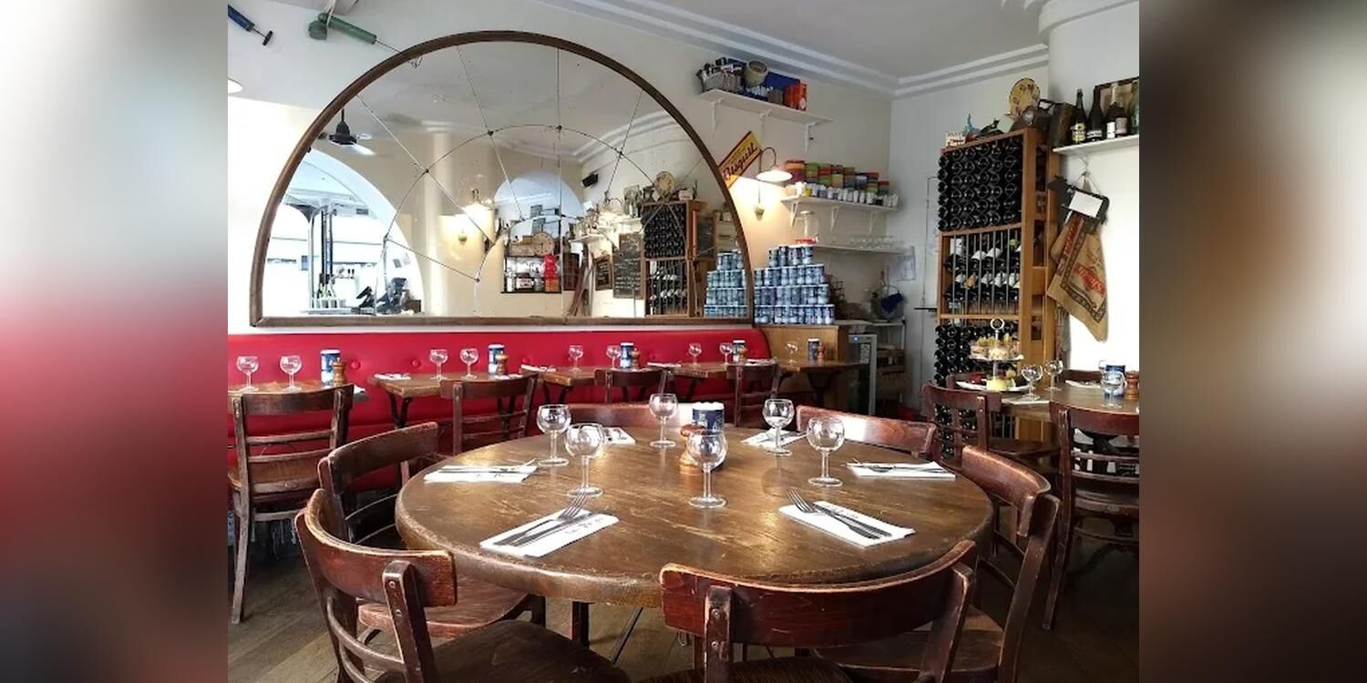 Les Puces Des Batignolles, bar