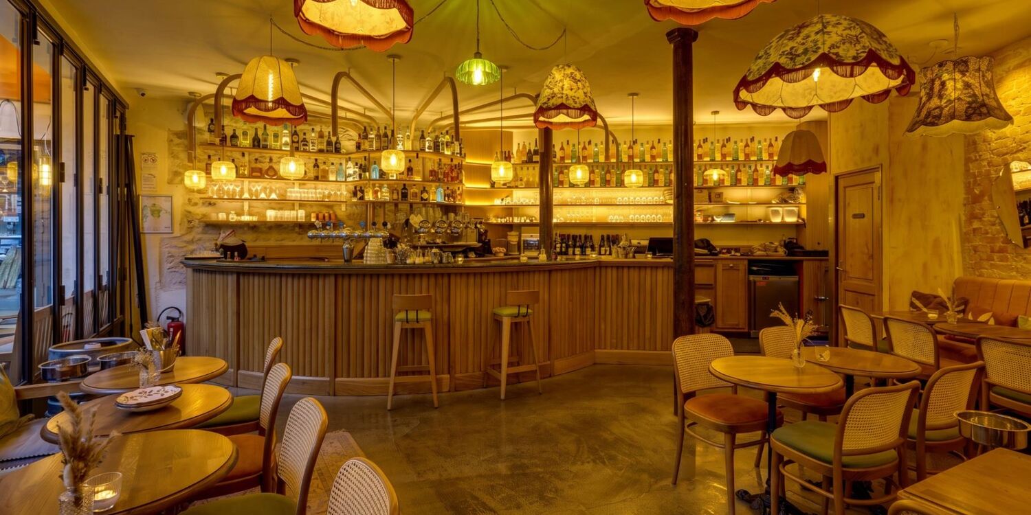 Mimi's Brasserie, bar