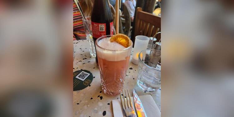 Mimi's Brasserie, bar