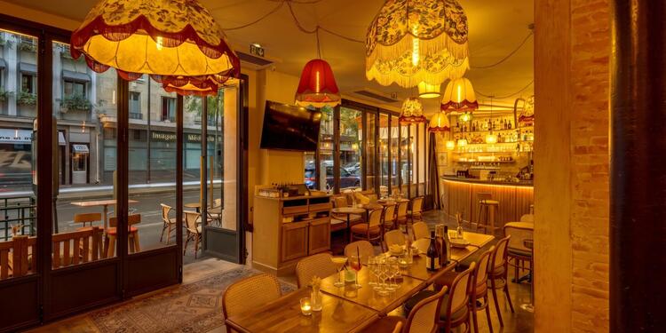 Mimi's Brasserie, bar