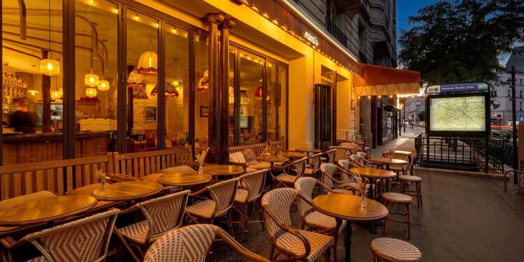 Mimi's Brasserie, bar