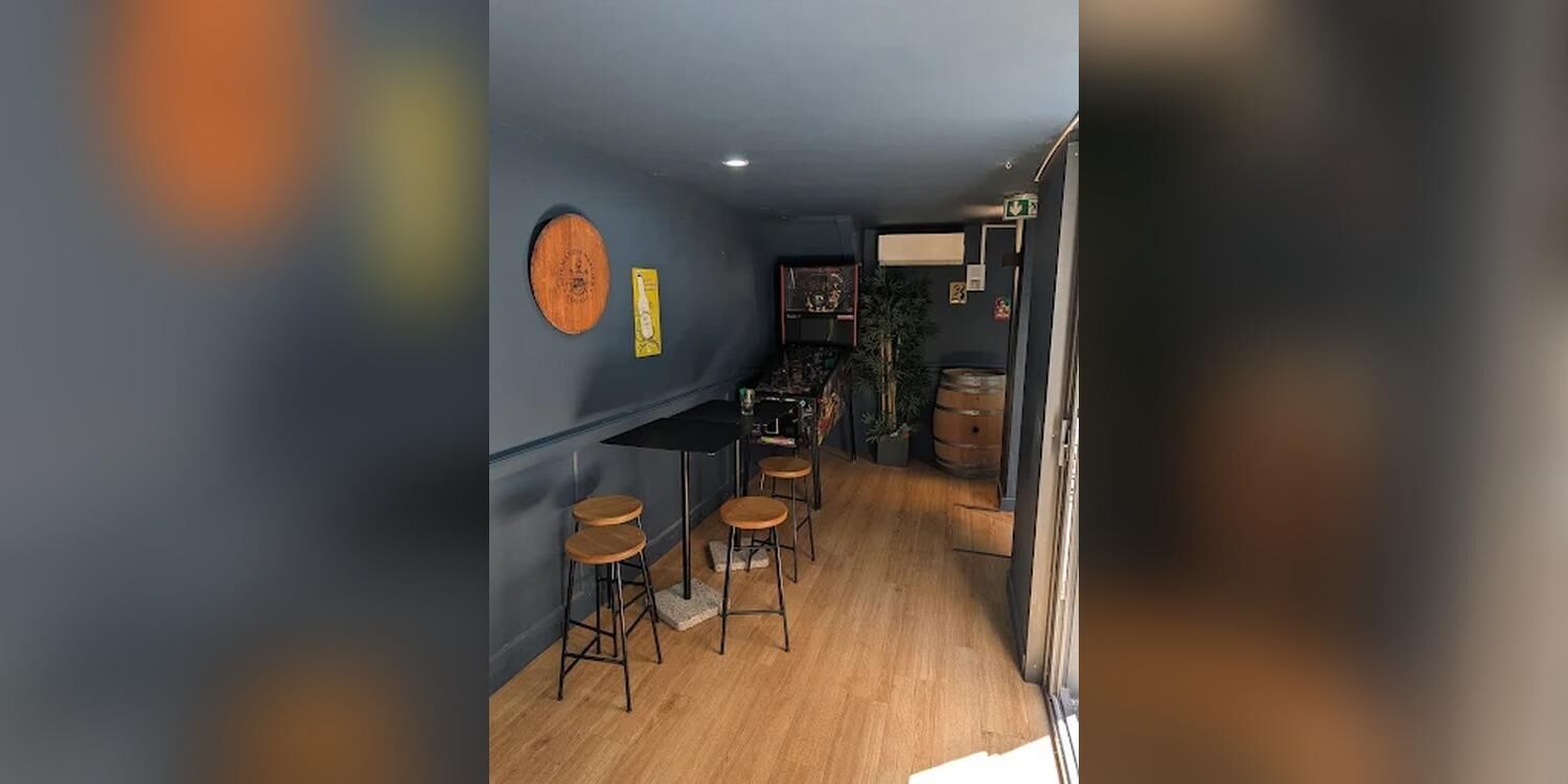 Gotcha Bar, bar