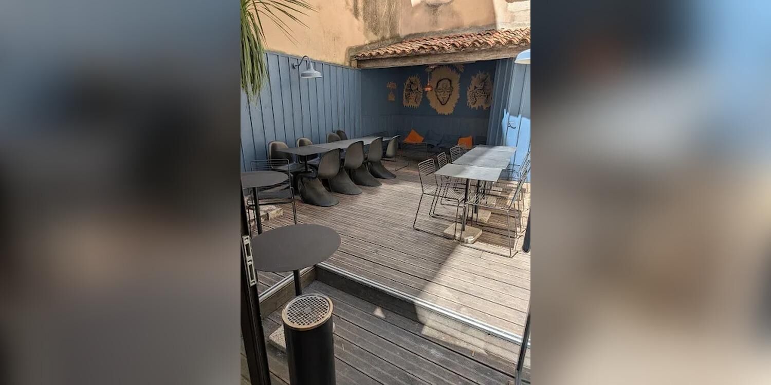 Gotcha Bar, bar