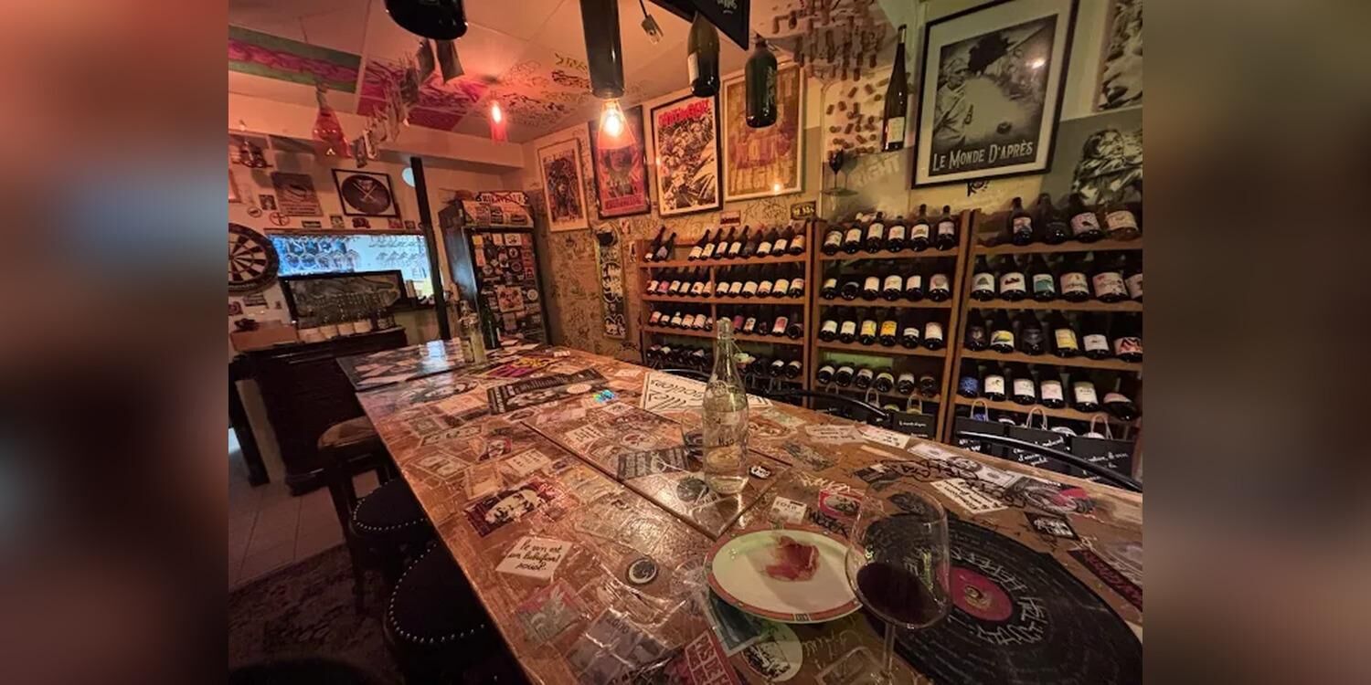 Le monde d'après, bar