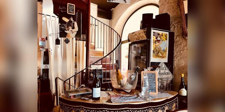 Le monde d'après, bar