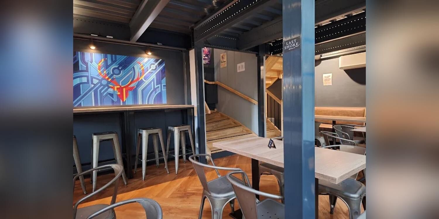 Deer 'n' Beer, bar