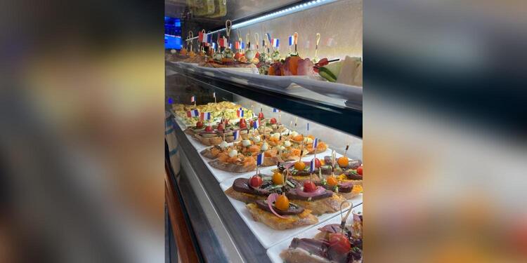 ALCAZAR CAFÉ, bar