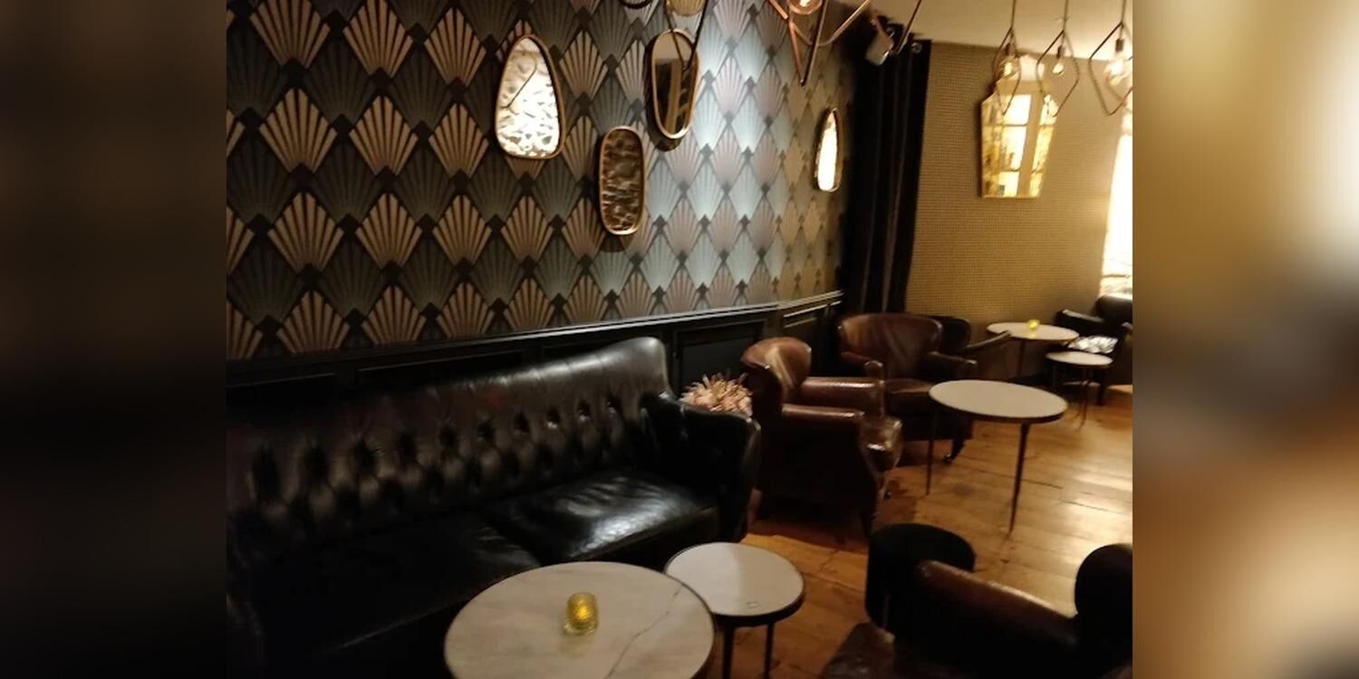 Snug, bar