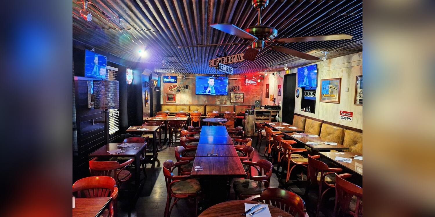 Clichy's Tavern, bar