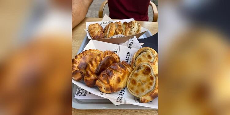 EL ALMACEN empanada bar, bar