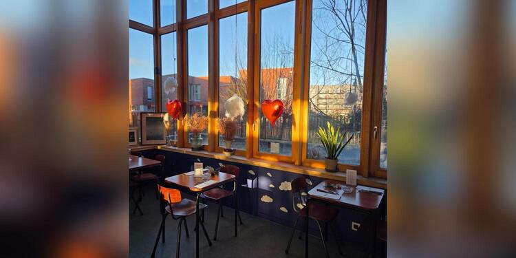Au 1er mai, restaurant