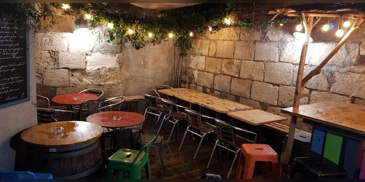 L'Instant T, bar