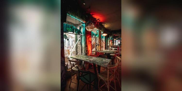 L'estouffe Ruin Bar, bar