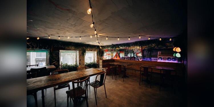 L'estouffe Ruin Bar, bar