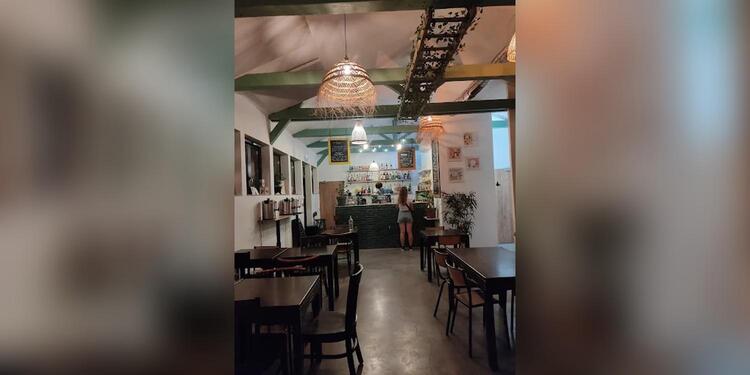 YASI Bar, bar