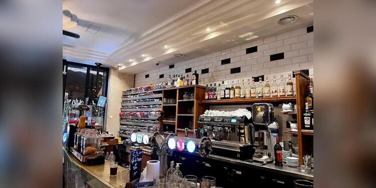 Café "Le Matin", bar