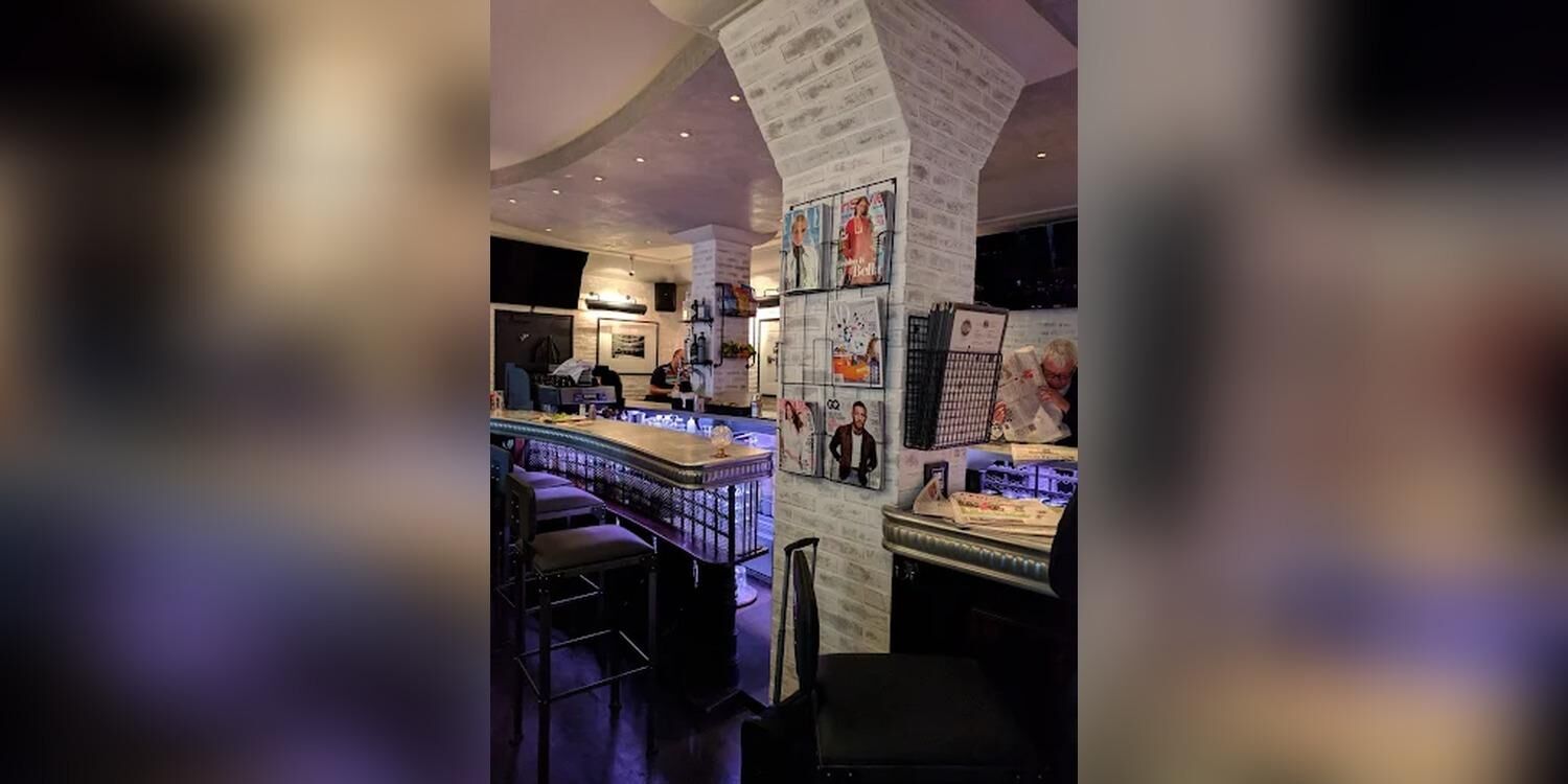 Bugsy's Bar & Restaurant, bar