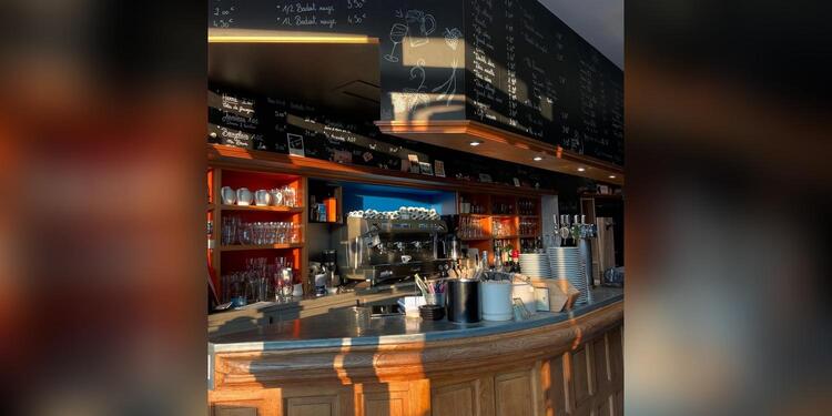 Café Du Jet D'eau, bar