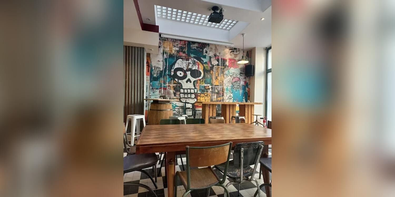 Les Sales Mioches, bar
