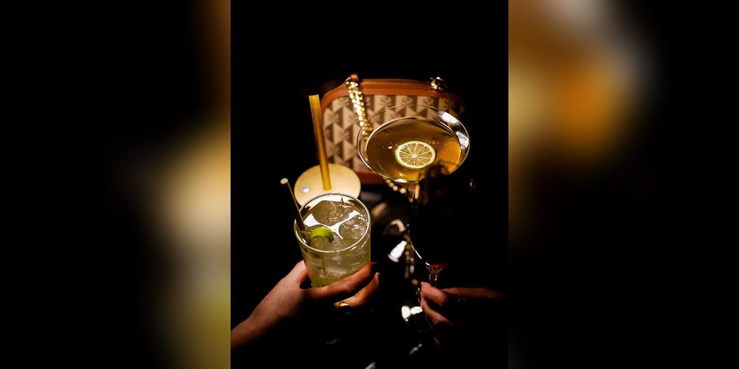 Embassy bar, bar