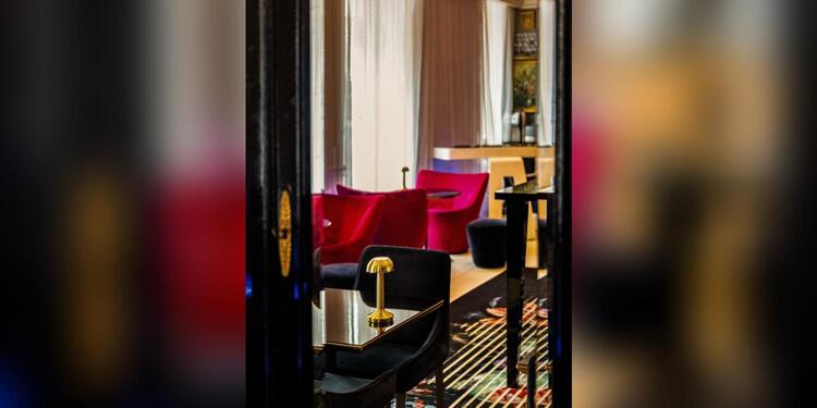 Embassy bar, bar