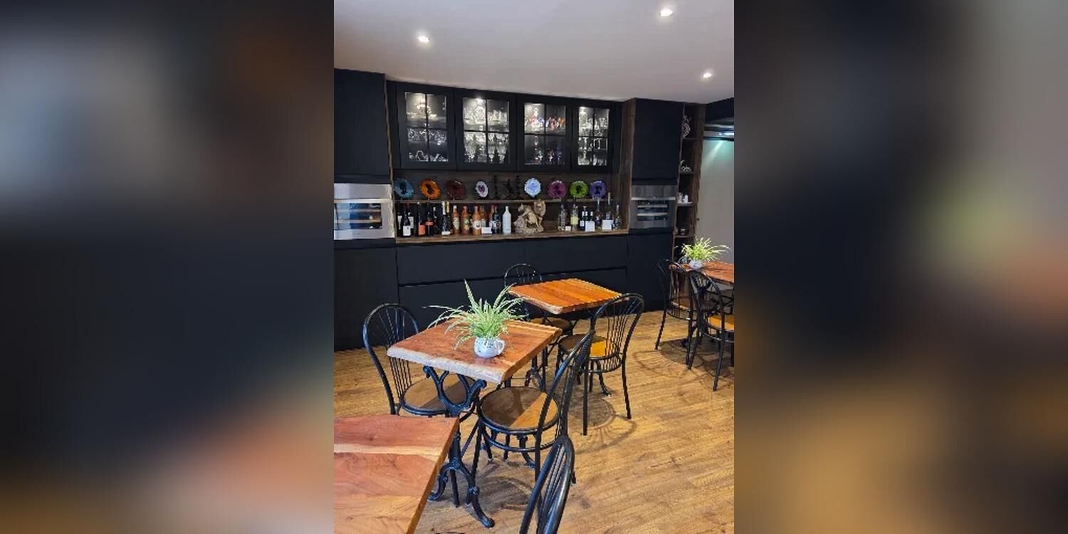 Hôtel L'Etoile Aéroport - A61, bar