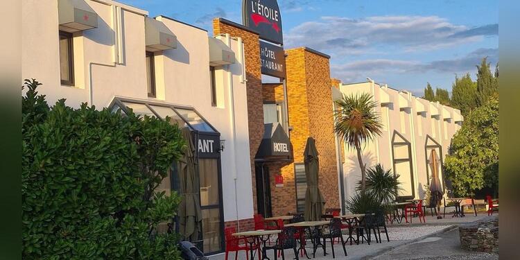 Hôtel L'Etoile Aéroport - A61, bar