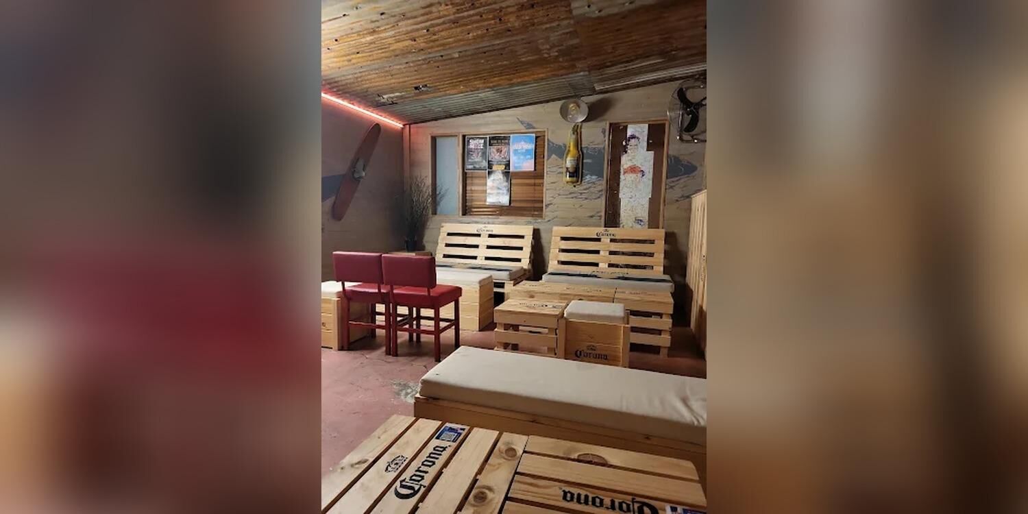 Bell's Australian Pub, bar