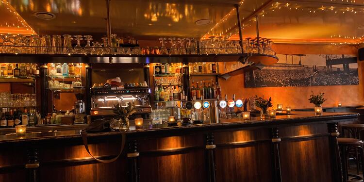 Café forum, bar