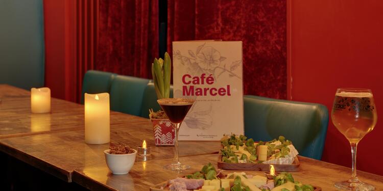 Café Marcel, bar