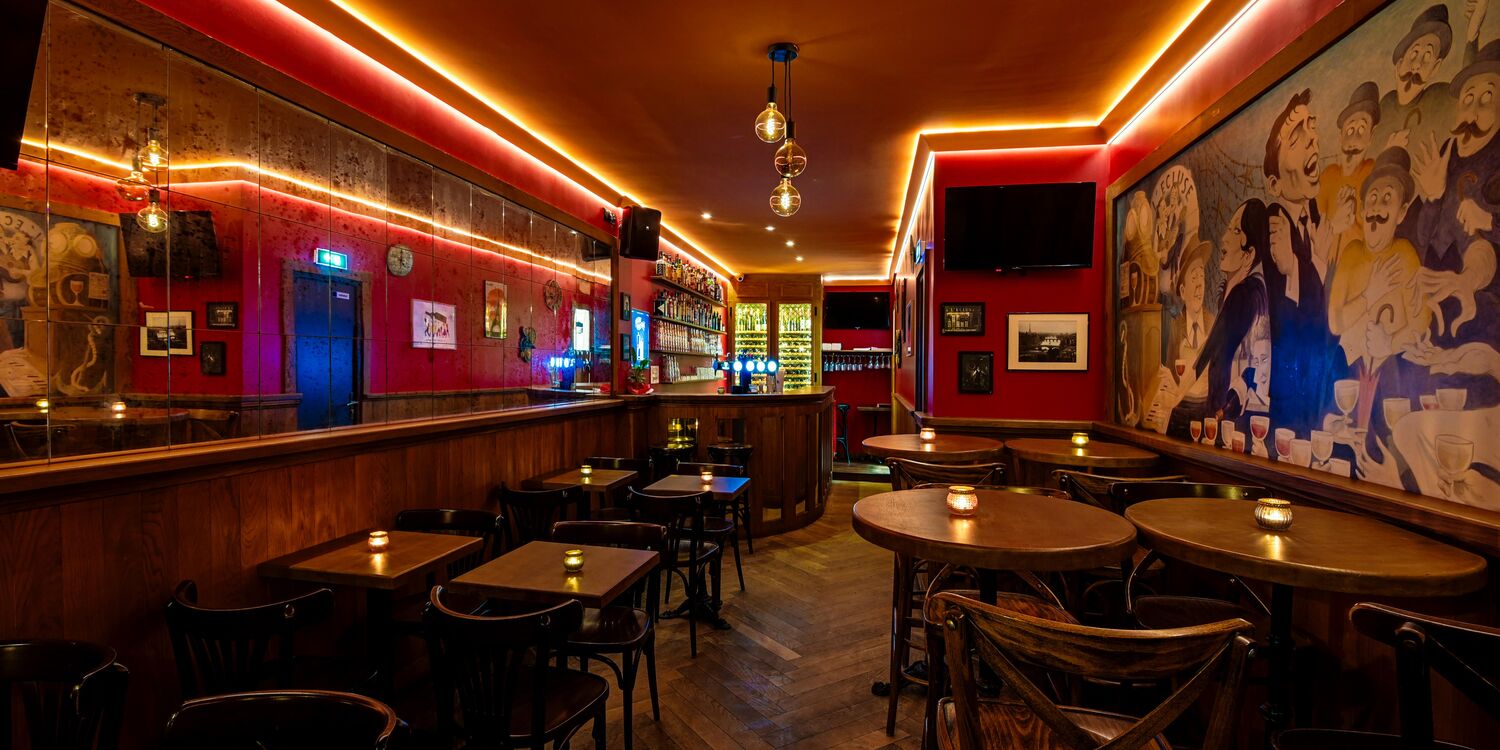 Wine O'Clock, bar