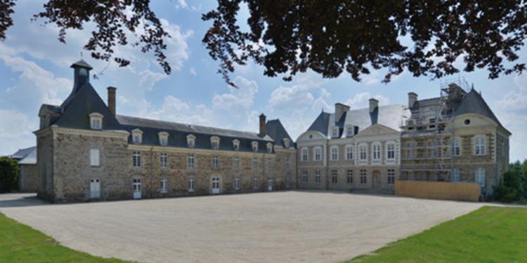 Le Château Des Pères | Privateaser